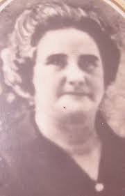 Eunice Dunn's Instagram, Twitter & Facebook