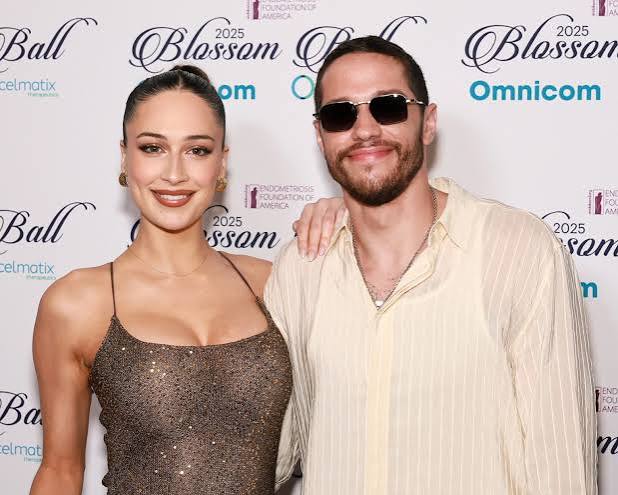Pete Davidson expecting 1st child with girlfriend Elsie Hewitt - ABC News