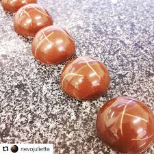 Repost Nevojuliette Get Repost Bakelikeapro Ganache Chocolat Blanc Coco Malibu Chocolat Noixdecoco Bonbon Demis Chocolate Coconut Chocolatier Bon Bons