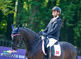 The net worth of lee pearson from his carrier seems to be over is $1 million. Doha Pepo Puch Kampft Mit Schwierigkeiten Bei Einreise Equestrian Worldwide Pferdesport Weltweit Eqwo Net