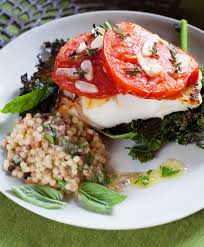 Cod With Crispy Kale Roasted Tomato Fregola Sarda Rezept Rezepte Kulinarisch Chilisauce