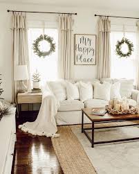 Still Rocking The Christmas Decor Over Here At Our House The Hubs Did Take Down Chri Oturma Odasi Fikirleri Oturma Odasi Dekorasyonu Country Dekorasyonu