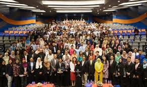 Pembiayaan akademik untuk pelajar sekolah rendah, menengah dan pengajian tinggi yang berpotensi, berpendapatan isi rumah rendah (rm 4,000 ke bawah) dan dari latar belakang yang mencabar. Yayasan Peneraju Lahir 20 000 Bakat Bumiputera Cemerlang