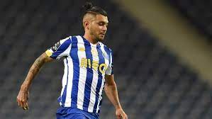 Browse 2,134 jesus corona porto stock photos and images available, or start a new search to explore more stock photos and images. A Bola Corona Volta Mas Nao E Certo Que Fique Fc Porto