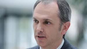 Most other apple executives received a base salary of close to $1 million, along with stock and incentives of $20 to $25 million. Apple S New Cfo Luca Maestri Becomes Official Will Earn 1m Annual Salary Iphone In Canada Blog
