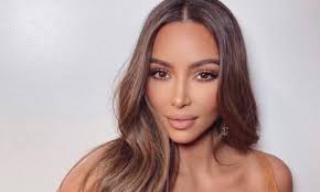 Kim kardashian has many trademarks that make her famous. Kim Kardashian Is Unrecognisable With Super Short Hair And Fans Have The Best Reaction Hello