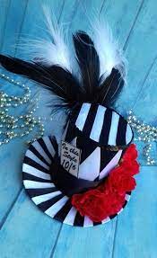 Red Queen Mini Top Hat Mad Hatter Hat White Black Top Hat Etsy Mad Hatter Hat Tea Party Hats Mad Hatter Hats