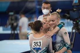 Salvato da le farfalle azzurre. Tokyo Qualifiche Gaf Ragazze Magnifiche Ginnastica Artistica Italiana