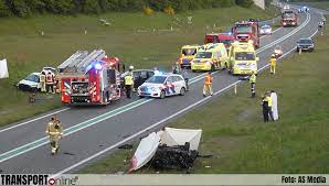 Bij het ongeluk waren drie auto's betrokken. Zjurhsdm6stkam