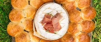 Brioche Fourree Facon Couronne Au Fromage Et Jambon Cru Recette Brioche Recettes De Cuisine Et Recette Brioche