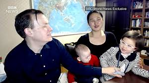 Bbcのインタビュー生中継中に踊る子どもが乱入し妻が必死で連れ戻す動画が1900万超大ヒット 家族はその後どうなったのか を本人たちが語る Gigazine