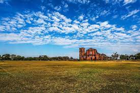 É dividido em 497 municípios e sua área total é de 281 730,223 km², o que equivale a 3,3% da superfície. Turismo Portal Do Estado Do Rio Grande Do Sul