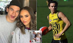 Rioli olan soyadı birçok önemli ait avustralya futbolu oyuncular tiwi adaları içinde kuzey bölgesi. Brendon Fevola S Daughter Mia And Rising Star Daniel Rioli Become One Of Afl S Hottest New Couples Daily Mail Online