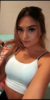 Amber Sarah's Instagram, Twitter & Facebook