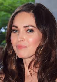 Mas a menina é uma tremenda gata de 16 anos que além de seduzir todos os homens da casa, só pensa em curtir a vida: Megan Fox
