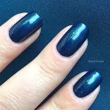 Aber für dieses schätzchen braucht man auch kein design , denn die farbe und der schimmer sind einfach der helle. Essie Bell Bottom Blues Lacktraviata Nagellack Liebe
