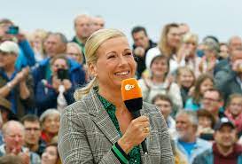 Das zdf hat den ersten und den letzten sendetermin dieser saison bekanntgegeben: Zdf Fernsehgarten Wie Ein Autounfall Twitter User Fordern Rausschmiss Von Andrea Kiewel News De