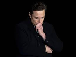 Lluvia de críticas a Elon Musk por la compra de Twitter Lluvia de críticas  a Elon Musk por la compra de Twitter : Lluvia de críticas a Elon Musk por  la compra