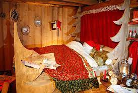 Sa chambre, celle des lutins, son atelier, sa cuisine… mais aussi la mère noël, qui vous attend avec ses jolies. Ferme Temporairement Le Hameau Du Pere Noel Hiver 2020 2021 Rencontres Avec Le Pere Noel Pres De Lyon Citizenkid