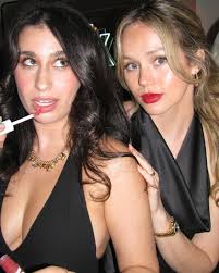 strolling through soho during my lunch break (forcing @sydney.doyle to take  outfit pics)