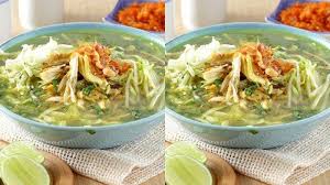 Rebus 500 ml air di panci, lalu masukkan ayam. Cara Membuat Soto Ayam Language Id 14 Resep Soto Ayam Berbagai Daerah Di Indonesia Super Enak