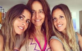 Mariana de 25 anos, inês de 18, rita de 15, mónica de 9 e victoria de 6. Corpo Da Mae De Carolina Patrocinio Veja As Curvas De Teresa Vieira De Almeida Em Biquini Nova Gente