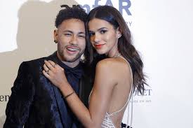 (jahrgang 1992) und seine ex bruna marquezine. Verletzter Neymar Verargert Paris Brasilien Hofft Auf Wm Einsatz