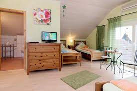 The bright rooms at gästehaus hauser feature cable tv, a seating area and private bathroom. Gastehaus Hauser Rust Aktualisierte Preise Fur 2021