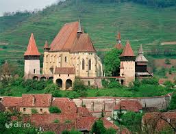 Transfăgărășanul numără o mulțime de obiective turistice pe care merită să le treci pe lista ta de locuri superbe vizitate de tine. Satul Biertan Obiective Turistice Sibiu DeÈ™tepÈ›i Ro