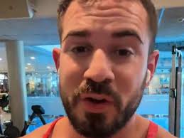 Un popular 'foodie' carga contra el gimnasio Metropolitan de L'Hospitalet:  “Nunca he visto una norma tan medieval”