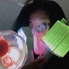 Red velvet lightstick has a cupcake shape and features classic rv logo. Collection Account On Instagram ðð©ðð¢ ððð ð'ðð¡ð«ðð© ððððð©ð¨ð©ððð  ð½ð¡ððð ð¥ Red Velvet Lightstick Lightstick Exo Soft Academia Aesthetic