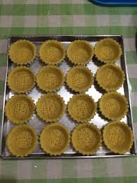 Tart manis dan mentega diisi dengan krim pastry dan diatapi stroberi, jeruk mandarin, buah kiwi, mangga. Resep Pie Vla Buah By Opi Bun Tasty Pastry Mini Fruit Tarts Yummy Cakes