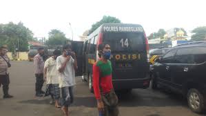 Aliran yang meresahkan warga tersebut akhirnya diamankan oleh pihak polres pandeglang, banten pada kamis (11/3). 8 F1ld2nsl0krm