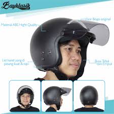 Dari banyaknya merek helm yang menawarkan berbagai kelebihan. Helm Bogo Retro Bayklasik Hitam Doff Kaca Datar Carglos Flat Visor Kaca Bogo Original Shopee Indonesia