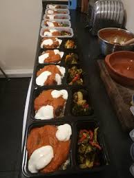 Bunun üzerine patlıcan salatamızı koyuyoruz. Turkish Kofte Kebabs Halep Sauce Greek Yoghurt And Roasted Vegetables With Rice 625cal Per Portion Mealprepsunday