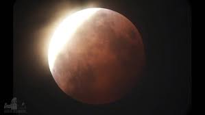 In fact, the moon will set in the west just as it's about to turn red for the midwest, leaving only 11 u.s. 0cdzxg60 W Zxm