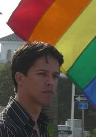 Se reúne con FBI…