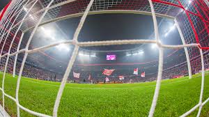 Das unternehmen konnte jedoch die ursprünglich geplanten finanzierungskosten von 326 millionen pfund sterling nicht einhalten: Die Grosste Videowall Europas Allianz Arena