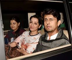 Birthday date of sonu nigam is 30th july 1973 at faridabad, haryana, india. Sonu Nigam Was Spotted With Wife Madhurima And Son Nevaan Nigam At A Popular Multiplex In Juhu Mumbai Raveena Tandon Was Also Spotted With Kids Rasha And Ranbirvardhan At The Same Multiplex In Juhu See Pictures