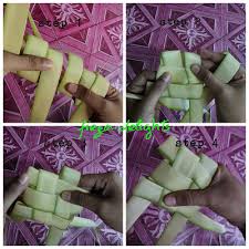 Ketupat yang tersaji di meja makan bersama menu makanan khas lebaran yang lainnya menjadi hal yang. Fieza Delights Cara Membuat Ketupat Daun Kelapa