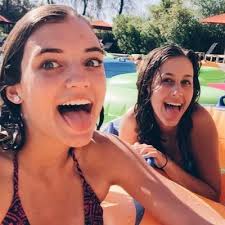 Holly Benscoter's Instagram, Twitter & Facebook