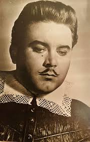 On this Original photo we see the German Tenor PETER SCHREIER (1935-2019).  He was well known for Opera, Lied, Oratoriums and for his work in  Masterclasses. Also as a Conductor. A lot