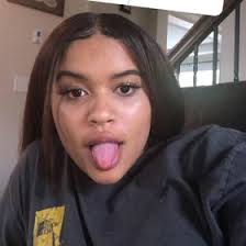 Emma Beebe (emmaabeebee)