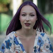 Crystal Singer's Instagram, Twitter & Facebook