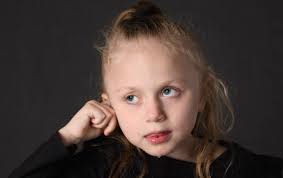 Can someone edit the background of this photo?