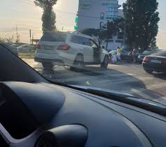 În urma cercetărilor efectuate, polițiștii au stabilit că vinovată de producerea evenimentului se face o tânără de 25 de ani. Accident Rutier In Mamaia BÄrbat Lovit De MasinÄ Pe Trecerea De Pietoni Focuspress Ro