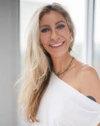 Alexis Ely's Instagram, Twitter & Facebook