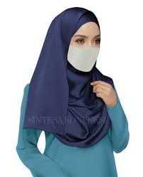 Aksen berlekuk unik pada model atasan ini memang keren dan bisa membuat pemakainya makin feminin. 3syfwxgivqn0pm