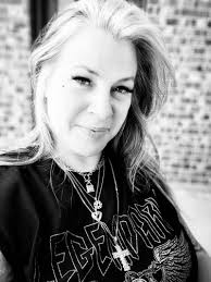 You're never too important to be kind. 🖤 Anytime you start to sit too…