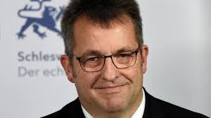 Innenminister zeichnet zwei Sportler aus Stormarn aus